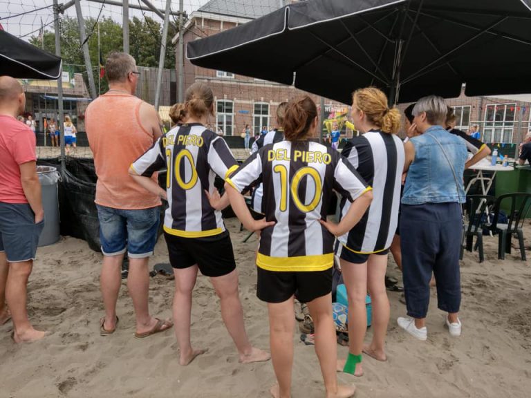 Voetbaldames strand